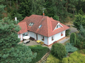 Comfortable detached house with large garden and open views, Klokočí